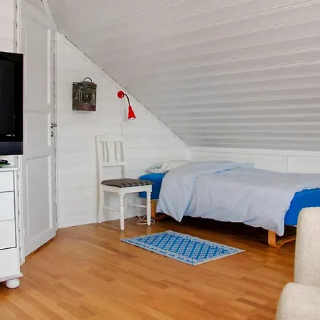 Amazing In With Wifi Holiday home Fitjar